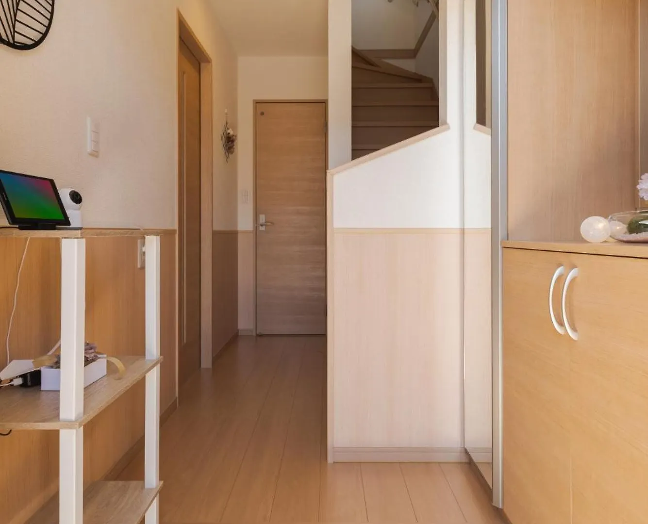 Haruhi Station Guesthouse: Pet-Friendly with Wine Shop Partnership Kasugai Apartment