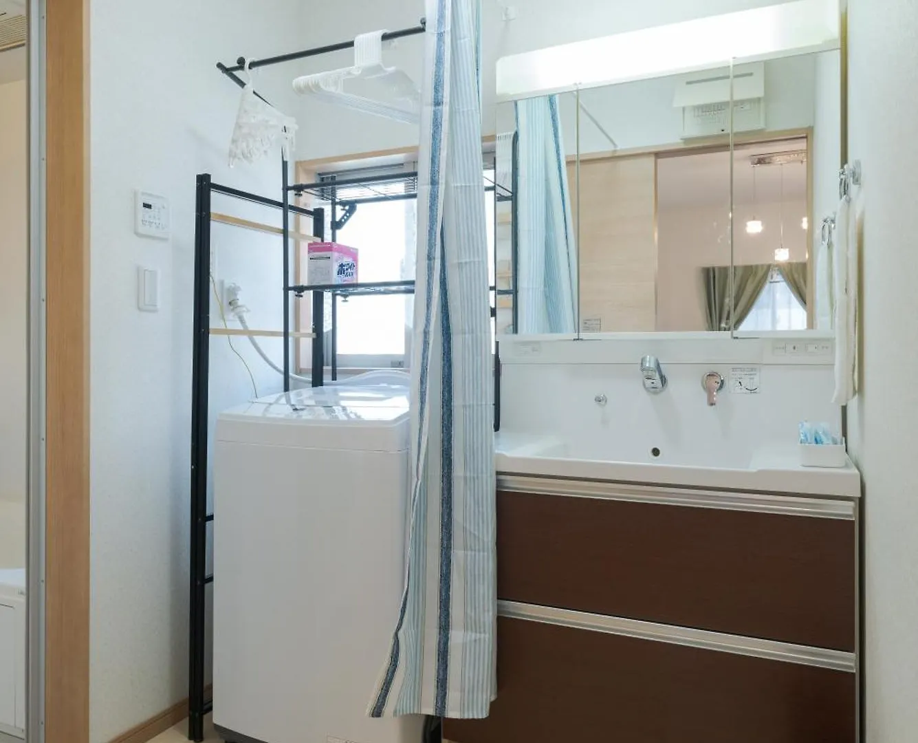 Haruhi Station Guesthouse: Pet-Friendly with Wine Shop Partnership Kasugai